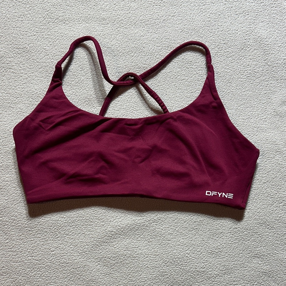 DFYNE Dynamic Twist Back Bra in Burgundy